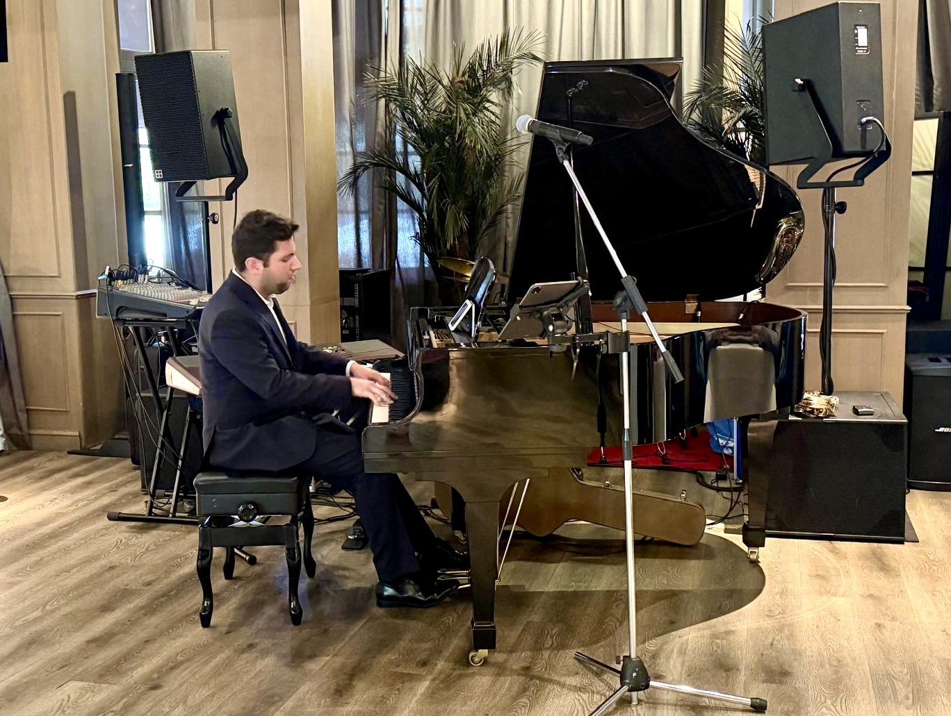 Alex Rotundo performing at a grand piano